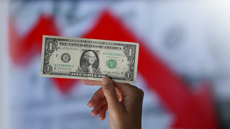 3 meses del tipo de cambio por debajo de ¢500: así impacta a hogares, empresas, inversionistas y pensiones en Costa Rica