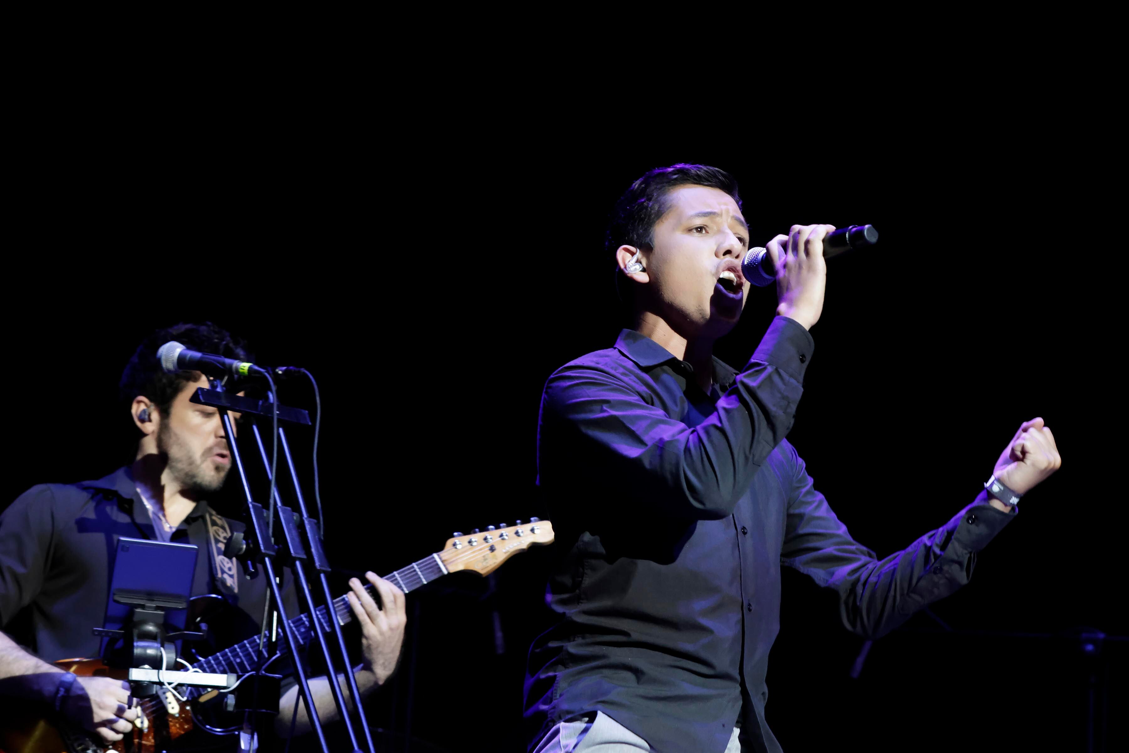 04/11/2023. Parque Viva. La Guácima de Alajuela. Hora: 07:40 p.m. El cantante venezolano Ricardo Montaner ofreció un concierto este sábado en el anfiteatro Coca Cola de Parque Viva, ubicado en La Guácima de Alajuela, como parte de su gira "Te echo de menos".En la foto, los teloneros de Nace Una Estrella. César Fuentes. Fotos: Mayela López