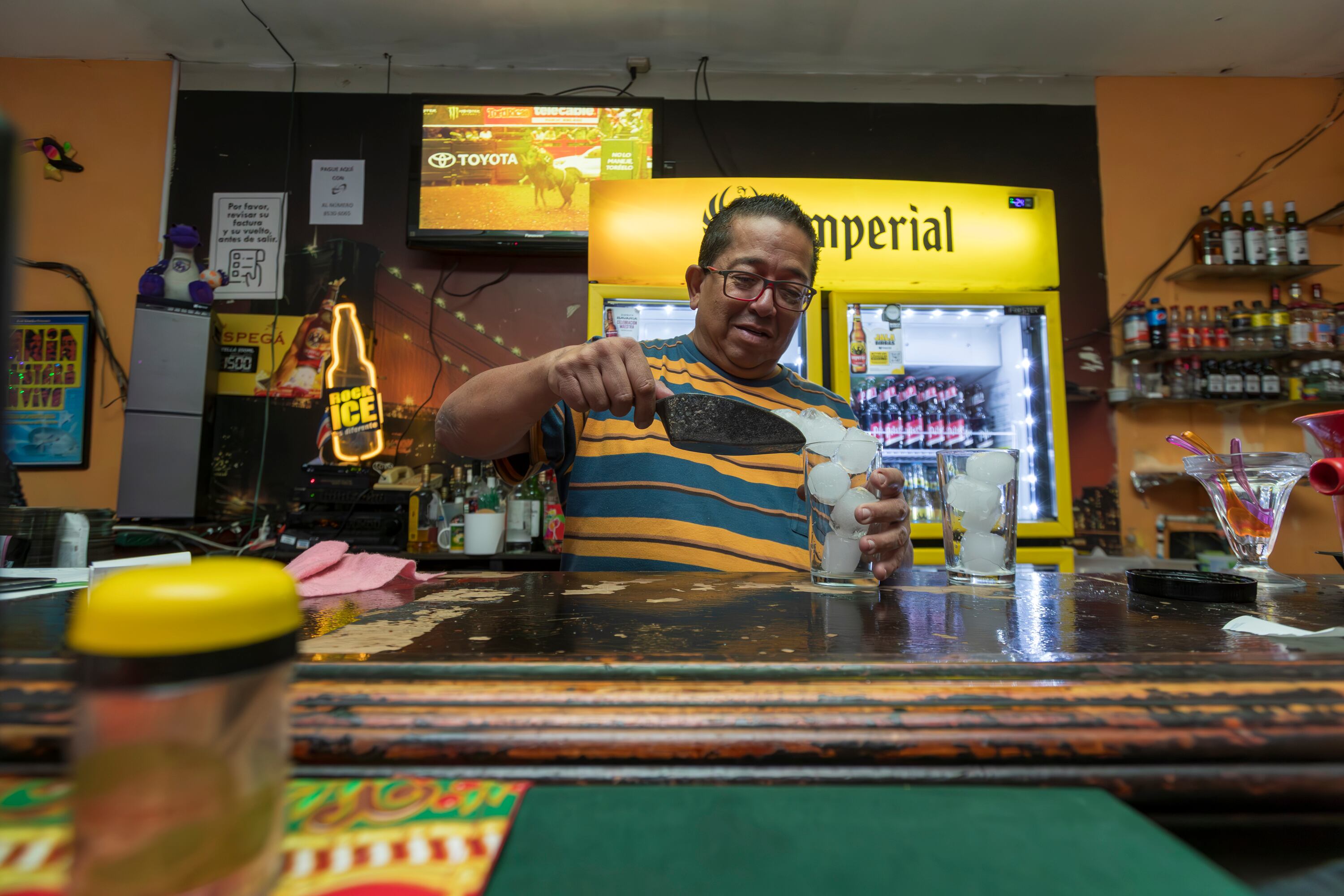 21/12/2023, San José, Barrio González Laman, entrevista con Corina Knyght Barrera y Sergio Torres Salazar, creadores del Bar Restaurante Los Tucanes, donde hacen el Rice and Beans con Raabo mas delicioso del país.