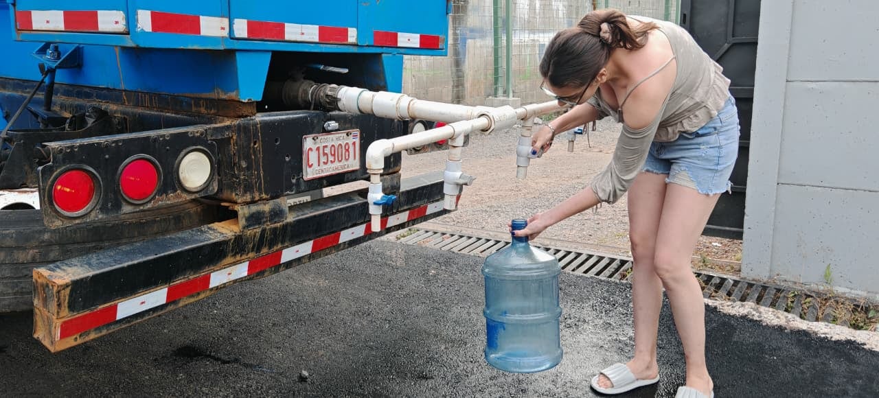 Camiones cisterna brindarán servicio a la población.