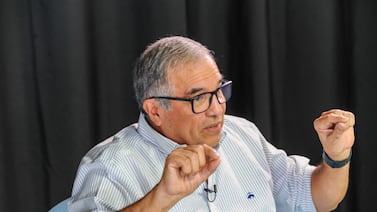 Roberto Artavia sale al paso de quienes critican el uniforme de Saprissa