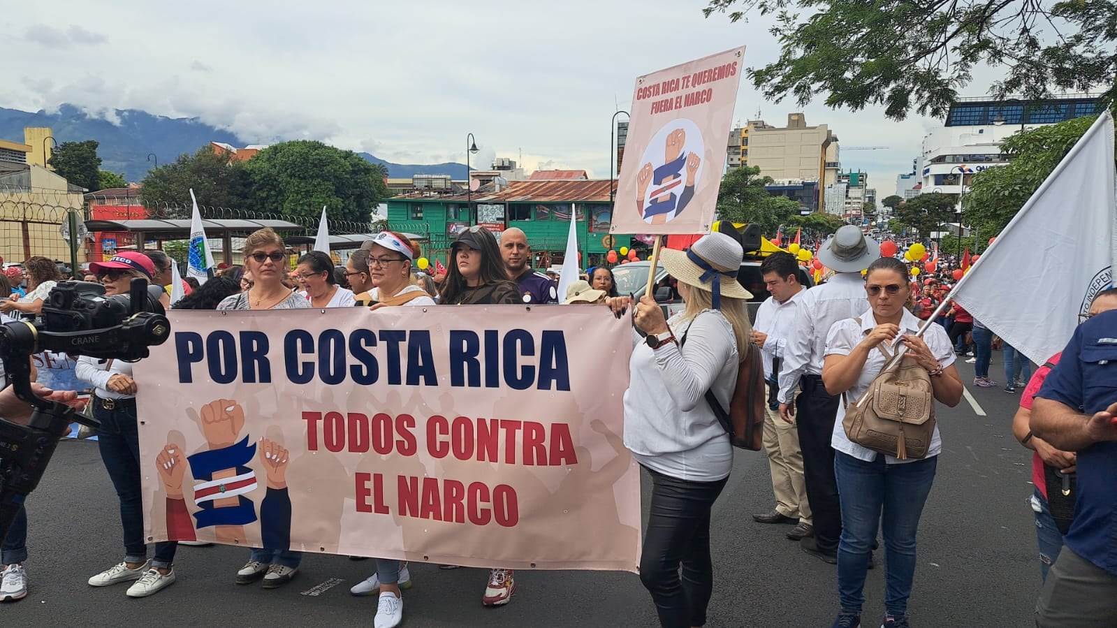 Marcha 25 de octubre 2023 hacia Casa Presidencial.