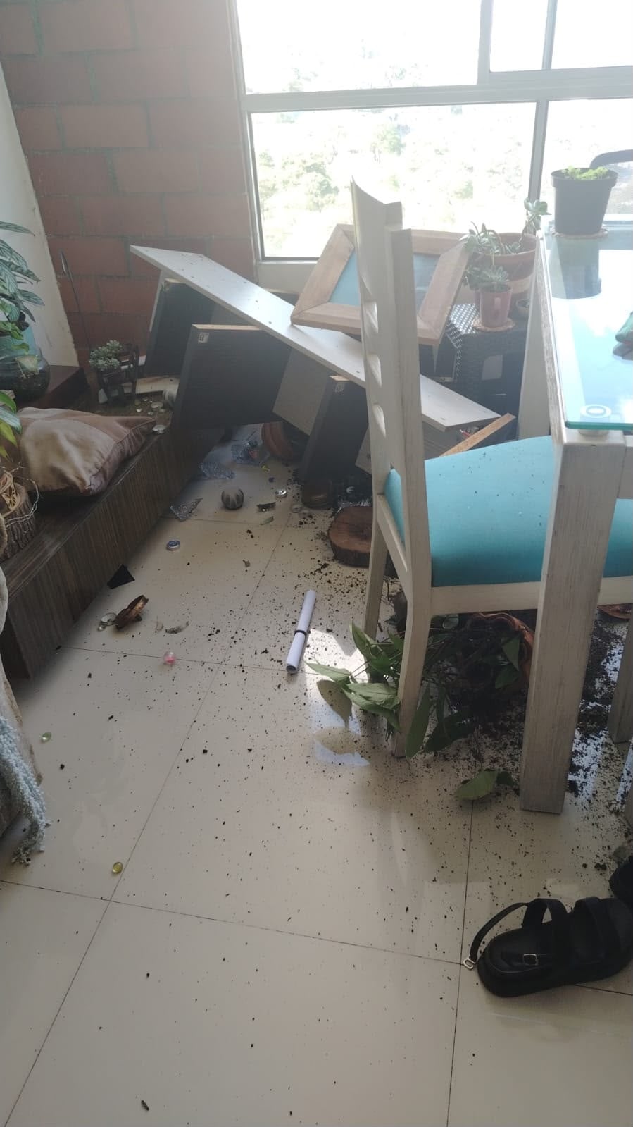 Caída de objetos en una vivienda en Medellín, Colombia.