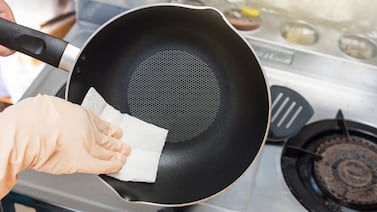El truco casero más efectivo para que sus sartenes luzcan como nuevas