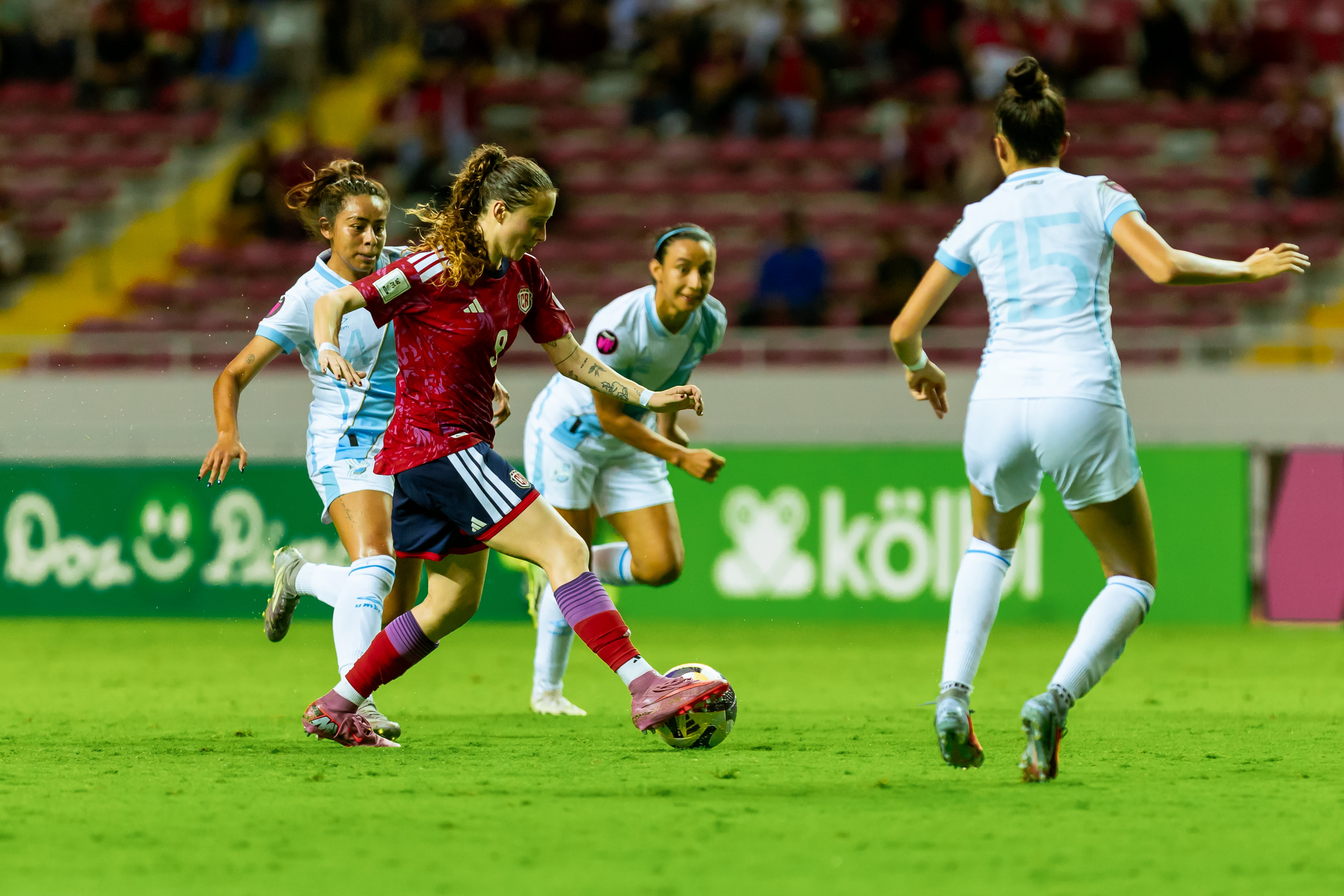María Paula Salas se vio muy esforzada en el difícil partido entre la Selección Femenina de Costa Rica y Guatemala.