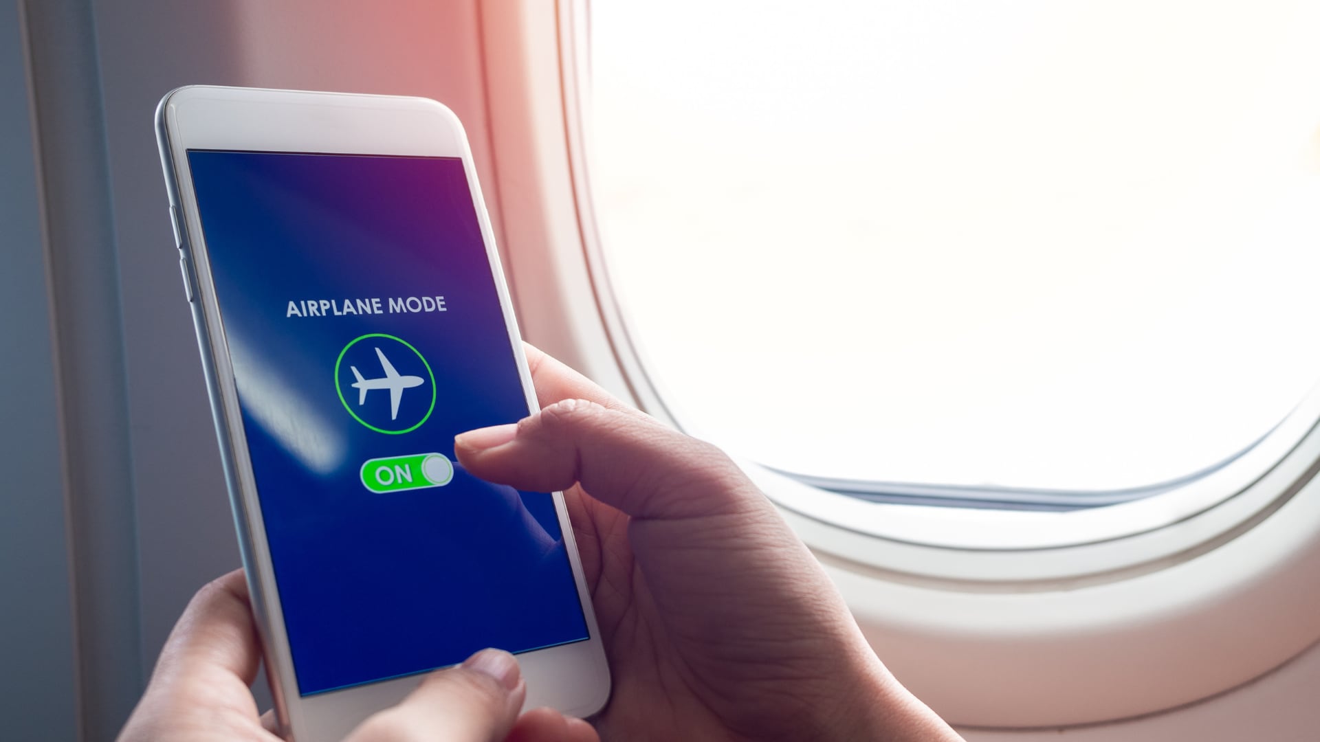 El modo avión ayuda a ahorrar batería, cargar más rápido, evitar distracciones y mejorar la seguridad del celular.