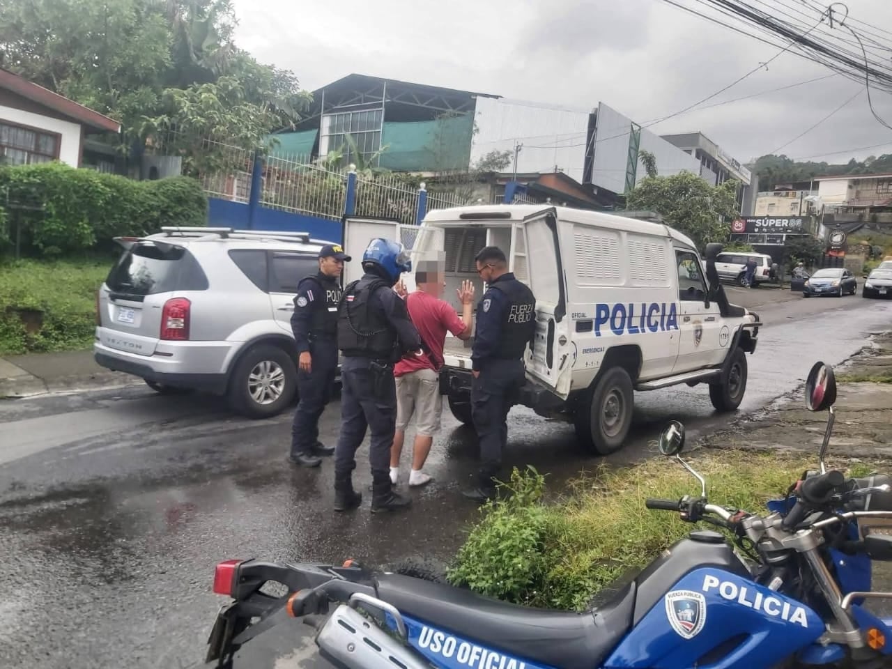 La Fuerza Pública detuvo a un hombre que atacó a mujer con machete en Alajuelita.
