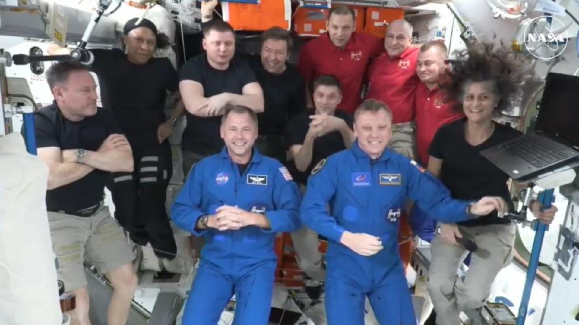 La misión Crew-9 de SpaceX llegó a la Estación Espacial Internacional con los astronautas Nick Hague y Alexander Gorbunov, quienes fueron recibidos por la comandante Suni Williams.