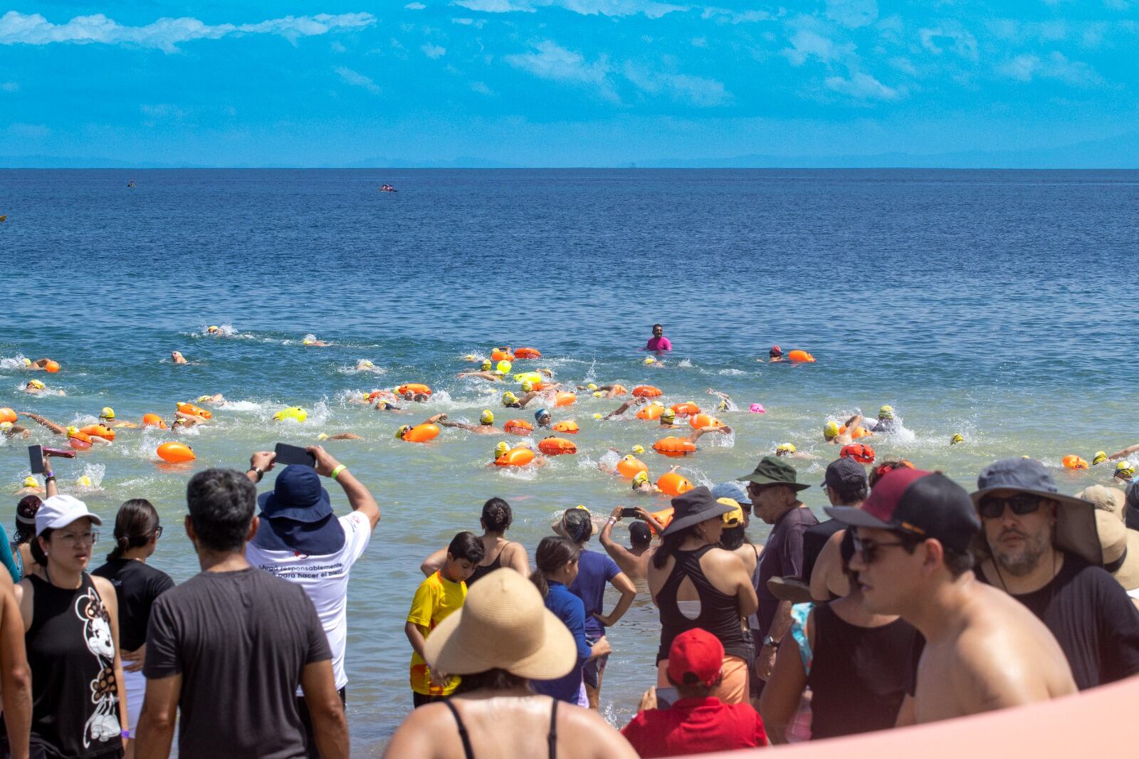 Aguas Abiertas
“The Open Sea Events”,
Punta Leona
Aguas abiertas organizada, por la Academia de Natación Guppys,
7 de noviembre
Cortesia