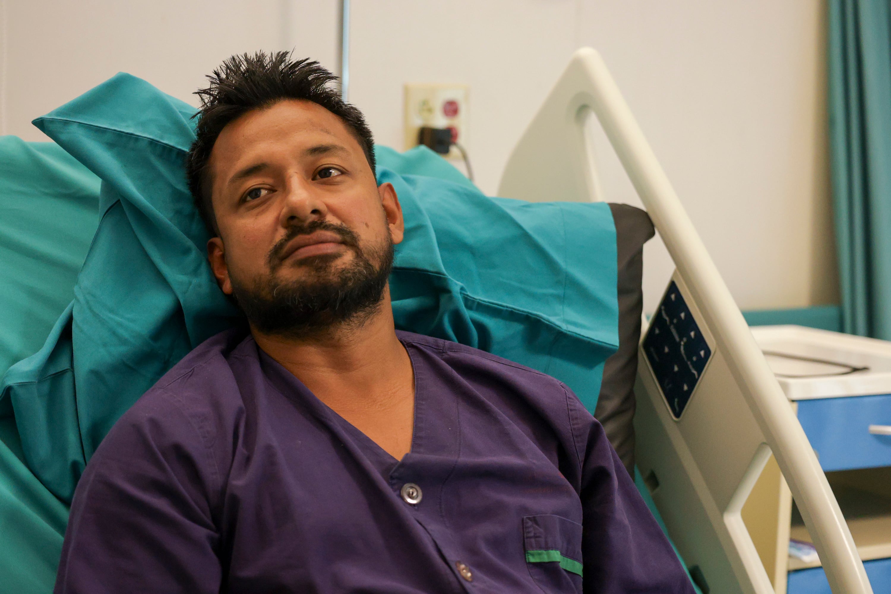 20/06/2025, San José, Hospital del Trauma, entrevista con Oscar Urbina, motociclista que tuvo un accidente, cuenta como le sucedió, y da consejos para los motociclistas.