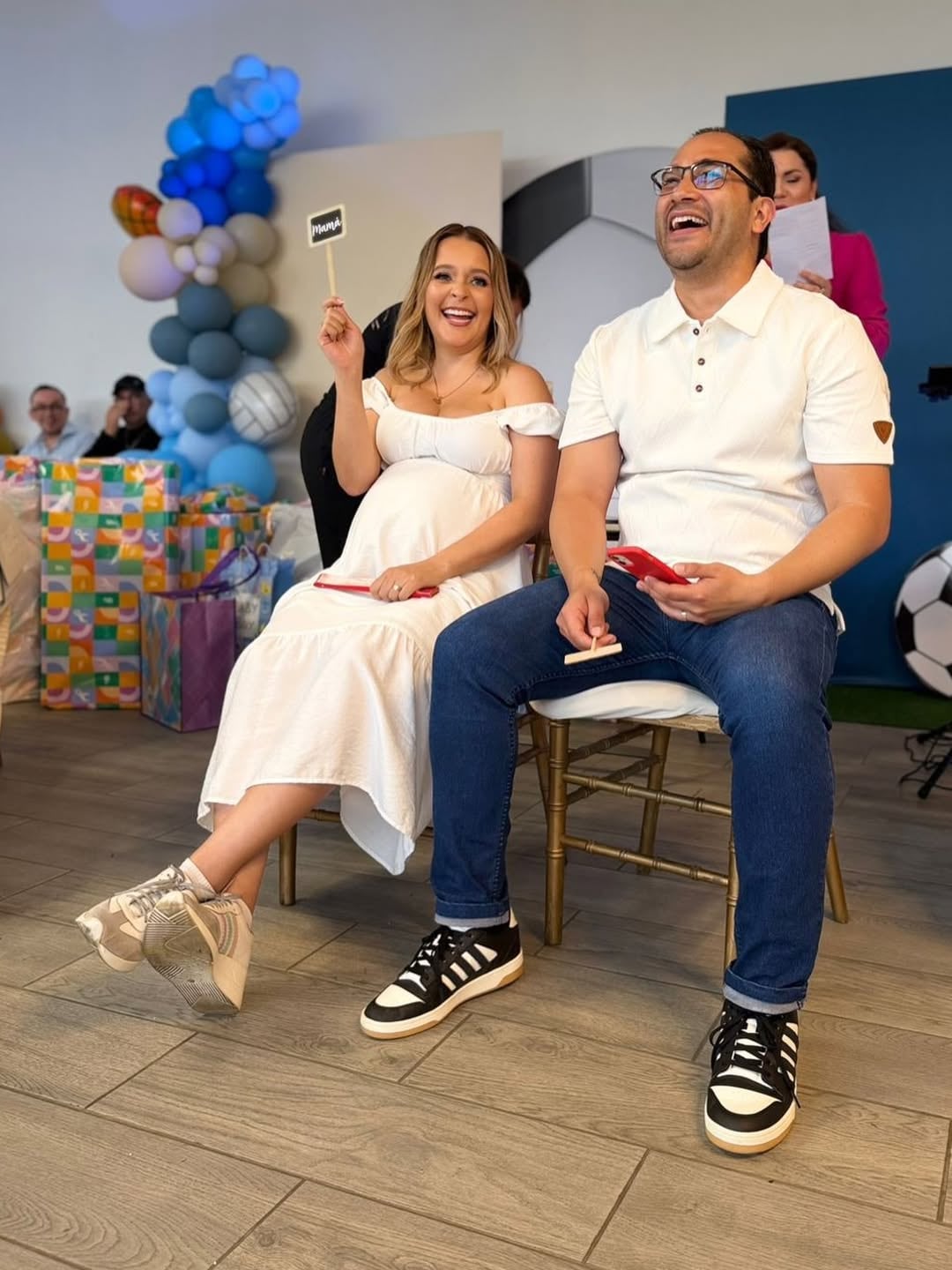 Miguel Calderón y su esposa disfrutaron el momento.