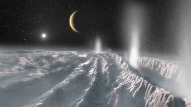 Descubrimiento de sustancias orgánicas en luna de Saturno podría aumentar las posibilidades de vida fuera de la Tierra