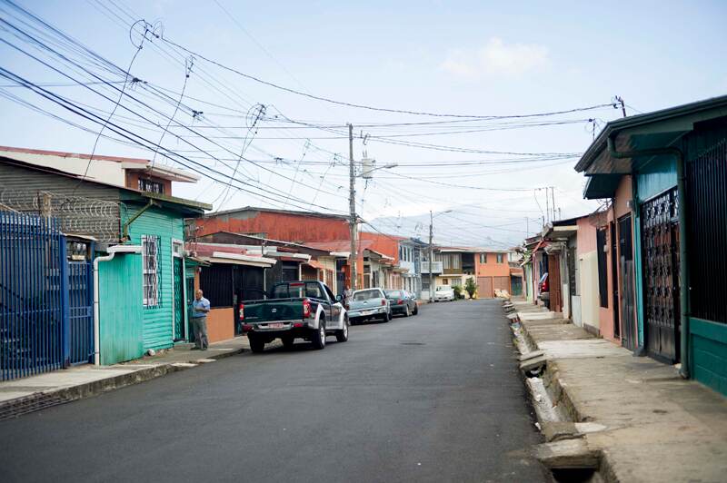 Los vecinos de este barrio, en Cinco Esquinas de Tibás, enviaron una carta emplazando al PANI. Le advertían que si no intervenía para proteger a un niño agredido por su madre, lo harían responsable de cualquier cosa que le sucediera al menor, quien tiene 11 años. El PANI ya reubicó al niño con los abuelos maternos. | MARCELA BERTOZZI