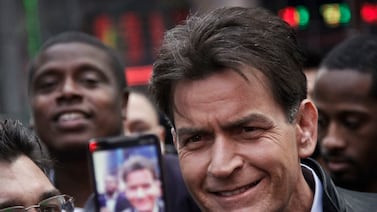 Charlie Sheen revela por qué eliminó su apellido latino al iniciar su carrera como actor