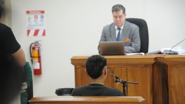 Video muestra a sospechoso sacando refrigerador de apartamento donde habría sido asesinada Nadia Peraza