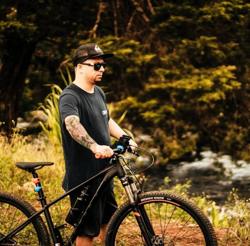La visita a una conocida, le costó la vida a Fabián Carro, asesinado a puñaladas por un sujeto en fuga que al parecer es expareja de la mujer que Carro llegó a buscar. Foto. Facebook.