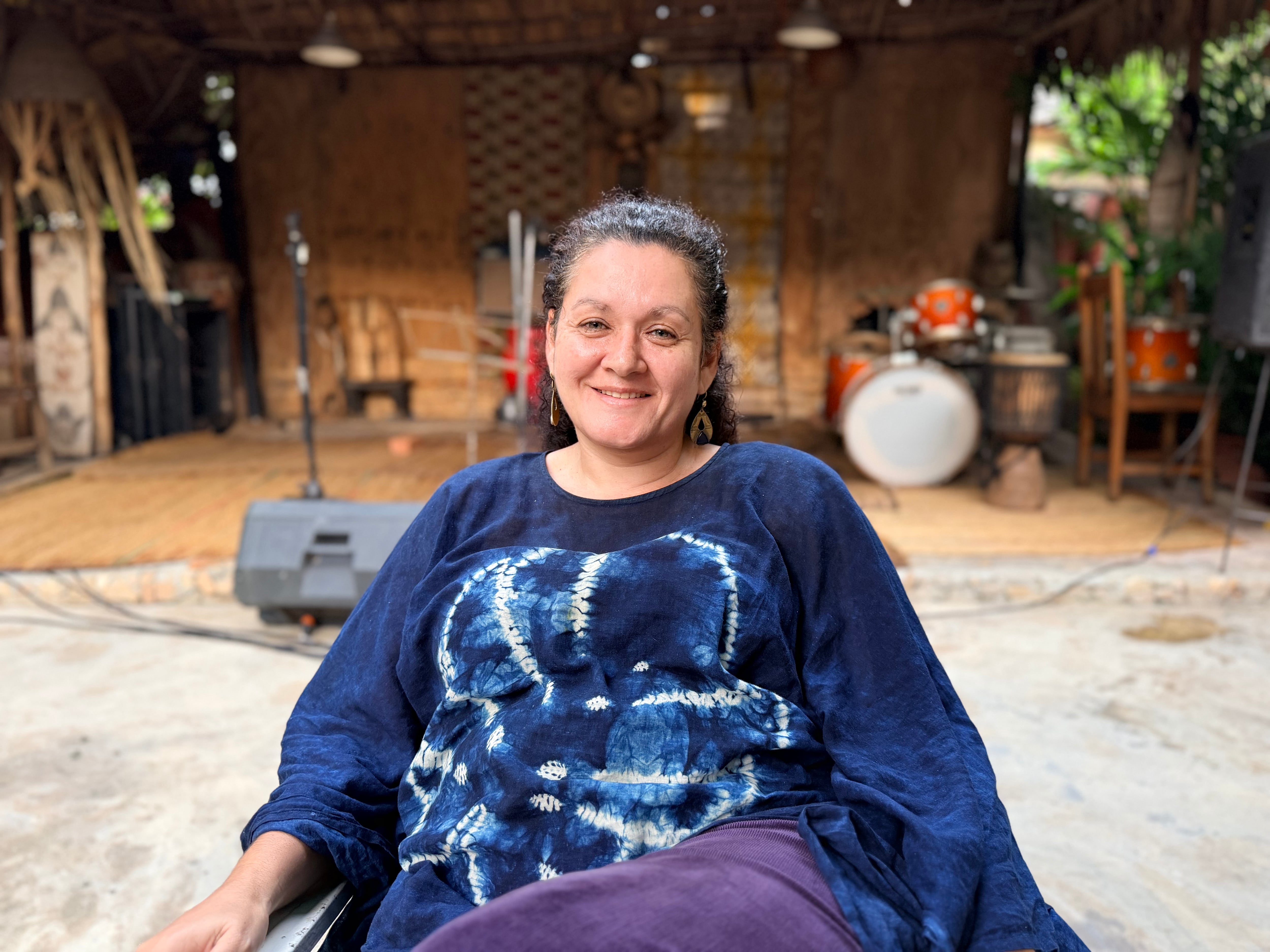 Rosa Aguilar es la costarricense dueña del Pura Vida Café en Benín.