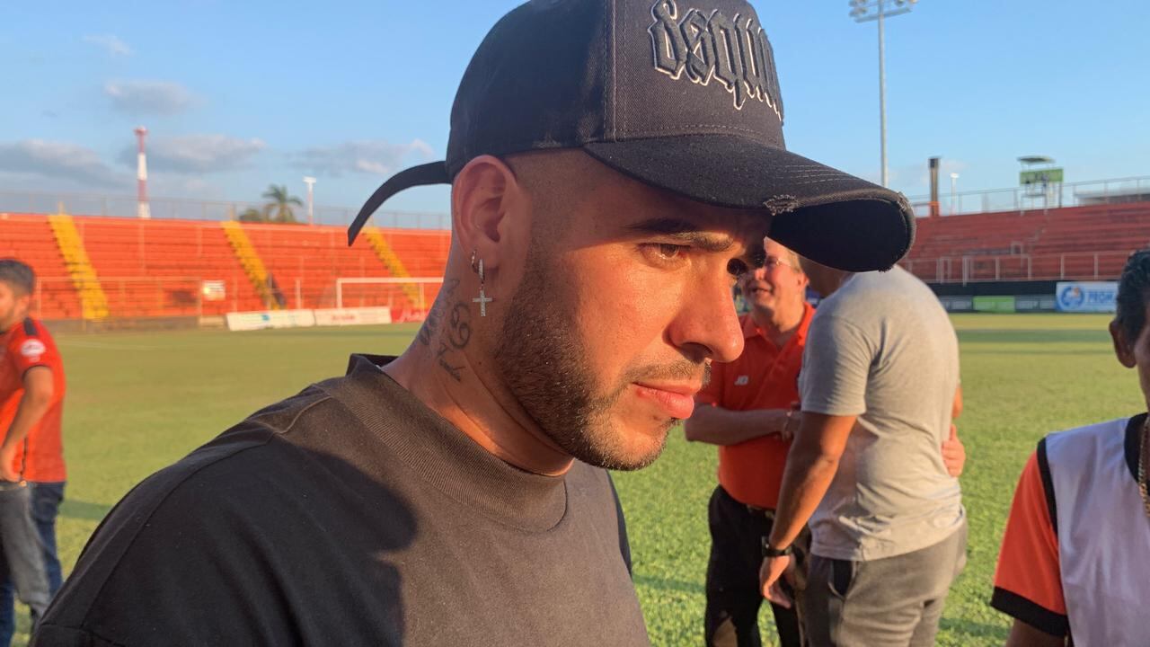 Ulises Segura estuvo presente en el estadio de Puntarenas para ver el duelo entre los locales y el Santos.