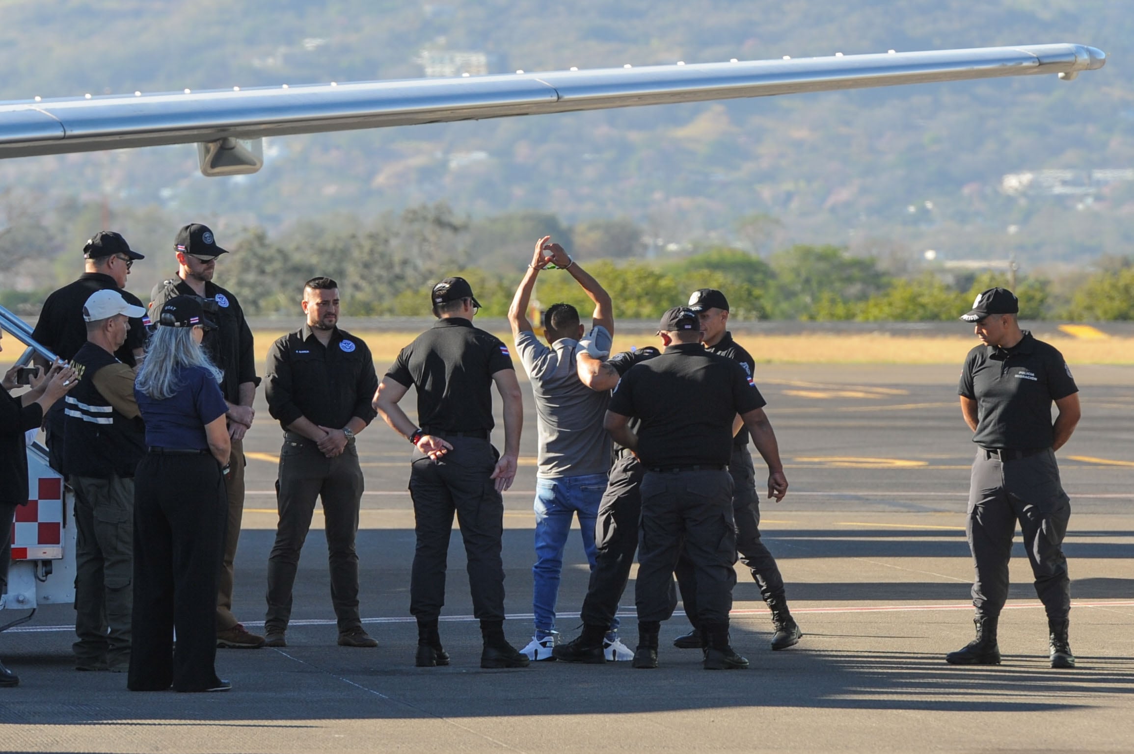 Deportación masiva en base 2