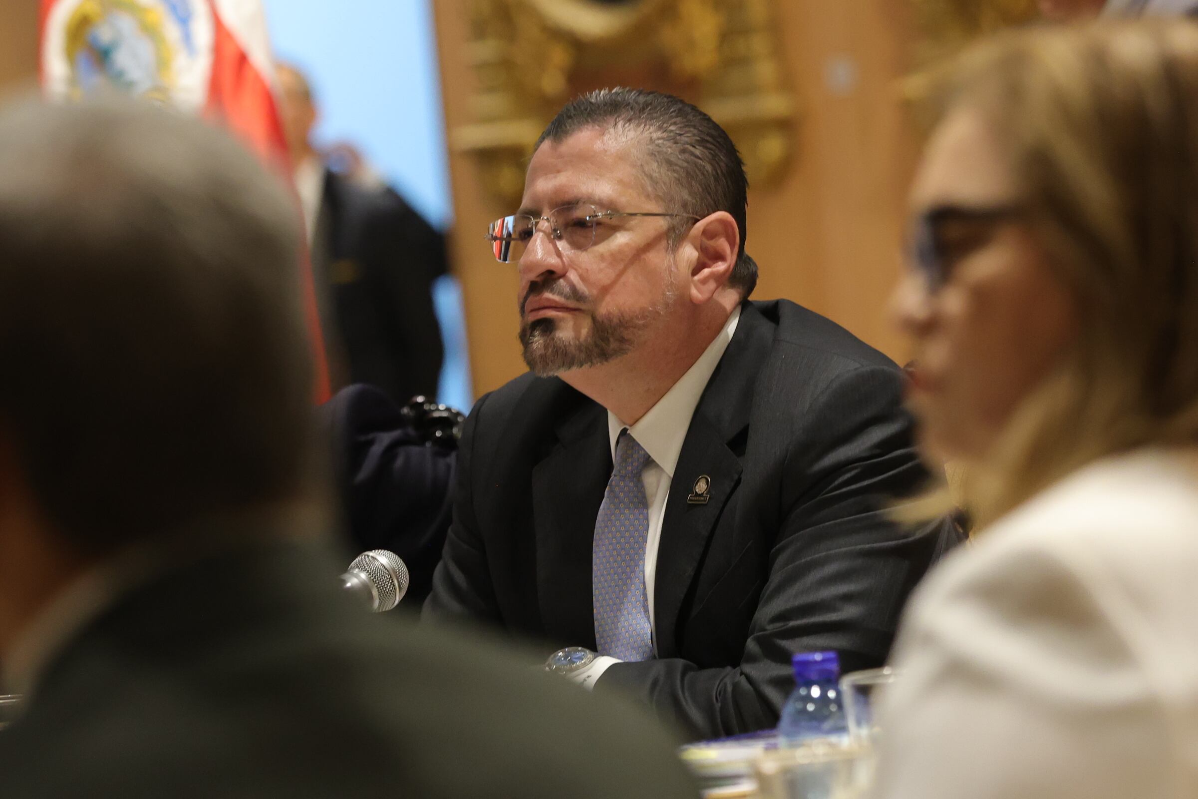 22/08/2025 El presidente de la República, Rodrigo Chaves, comparece hoy en el Salón de Expresidentes y Expresidenta de la República, ante la comisión legislativa especial encargada de determinar si procede abrirle una causa penal en su contra. y ministro de Cultura Jorge Rodríguez. Foto John Durán