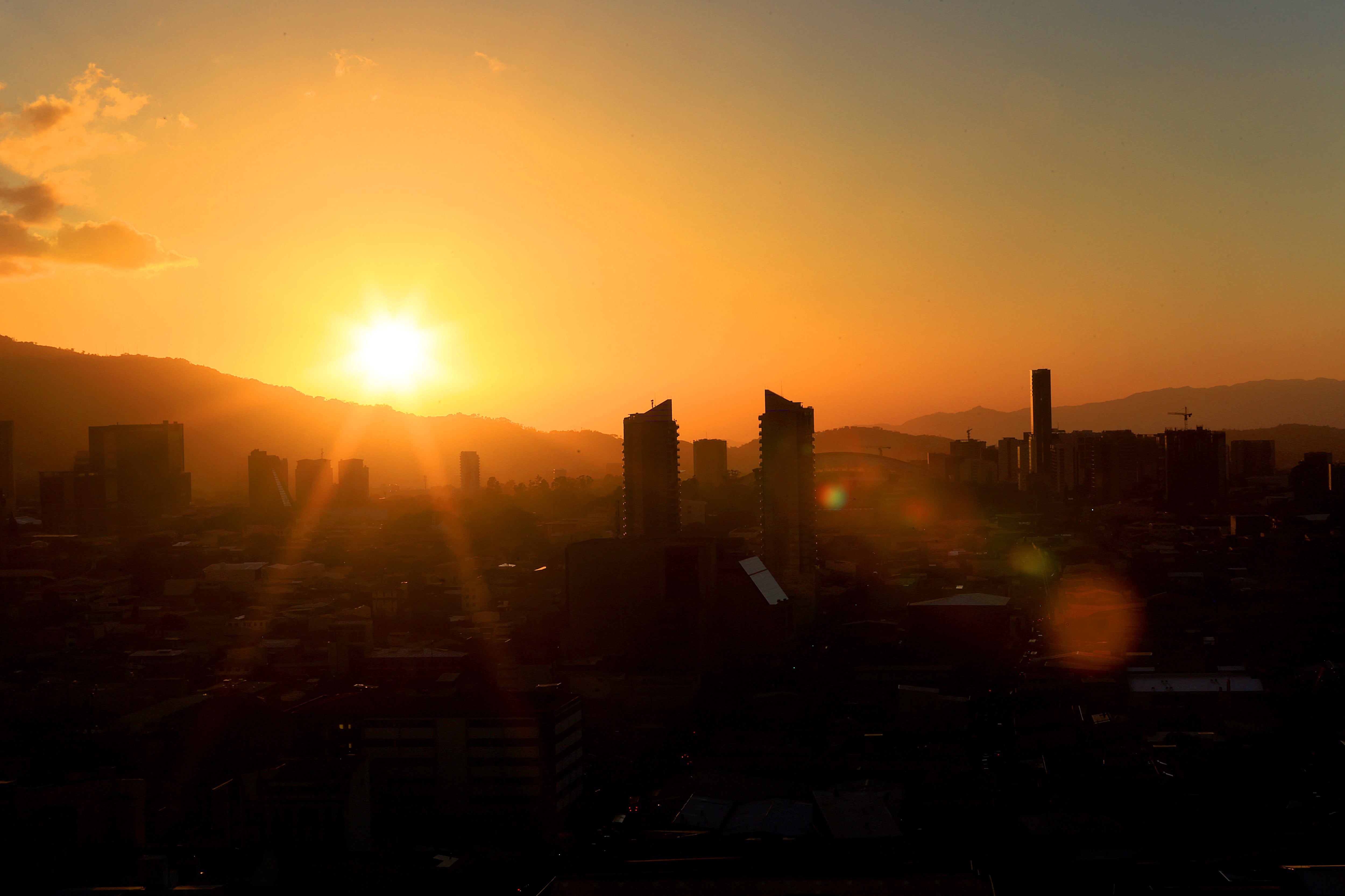 Atardecer con buen clima sobre San José