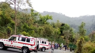 Vuelco de chapulín en Cartago deja pacientes en estado urgente y crítico, entre ellos tres menores