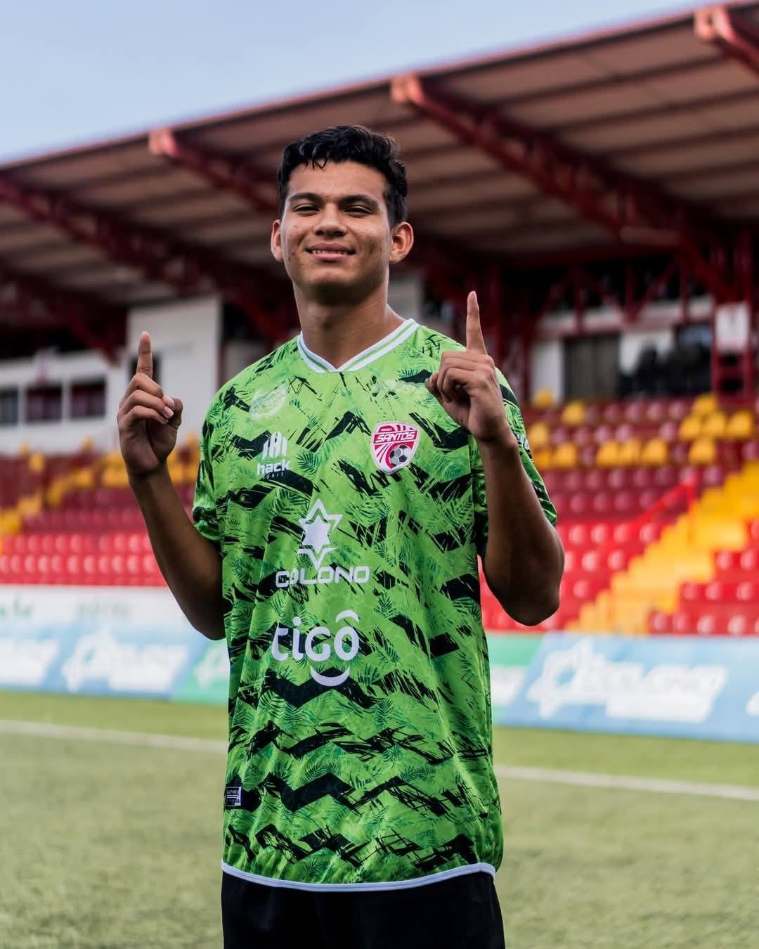 Deylan Aguilar es ficha de Liga Deportiva Alajuelense, pero este Torneo de Clausura 2025 lo juega a préstamo con Santos.