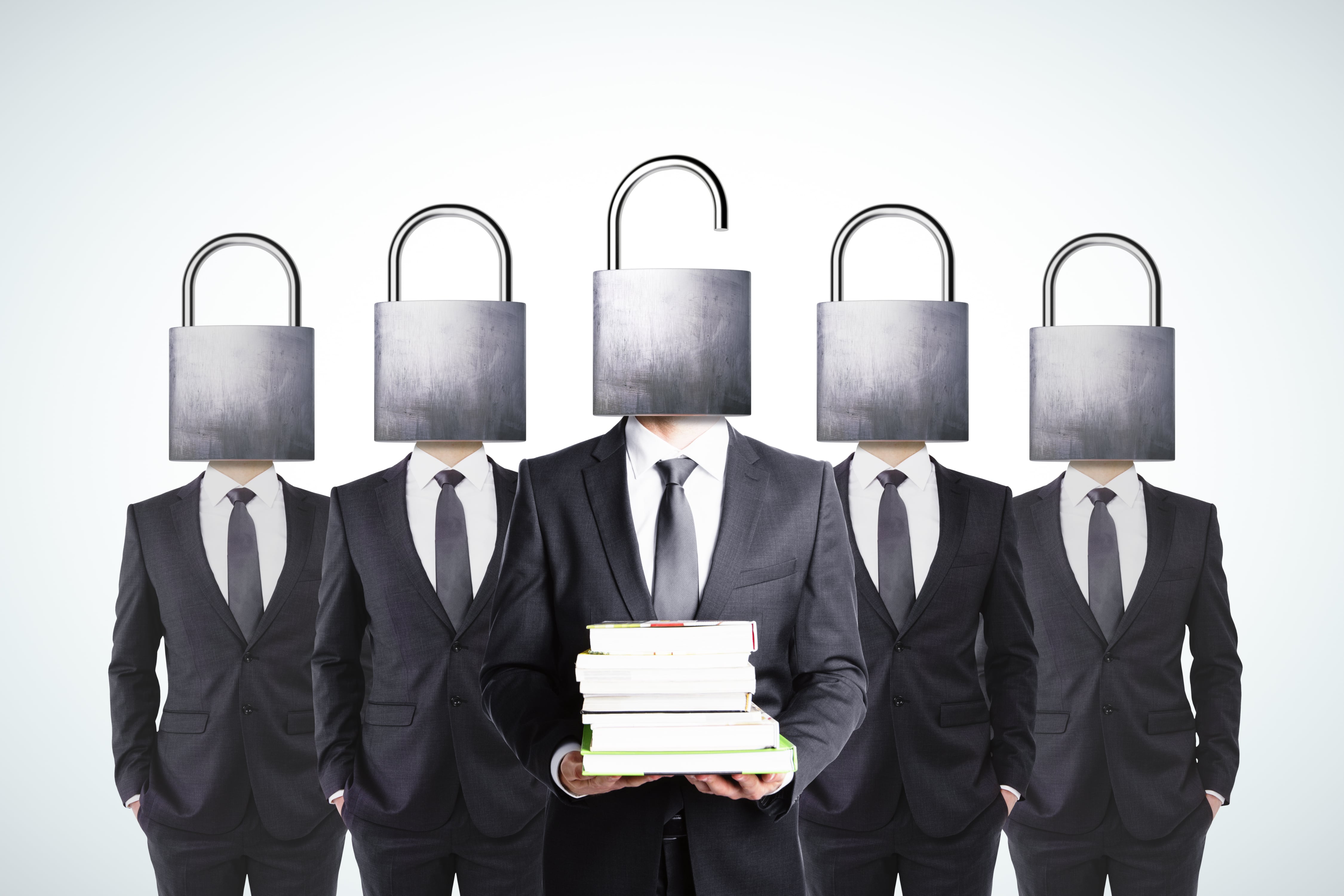 Ortega y Gasset criticó que el hombre de ciencia no fuera más que un sujeto con un muy estrecho campo visual capaz de saber todo sobre un mínimo rincón del universo, pero ignorante del resto.