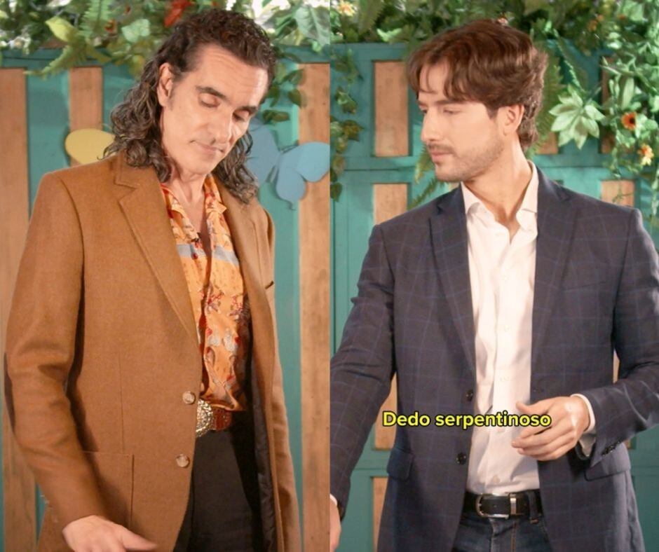 Varoni le enseñó a Torres que el "dedo serpentinoso" es vital para lograr el baile del Pirulino. Foto: Captura