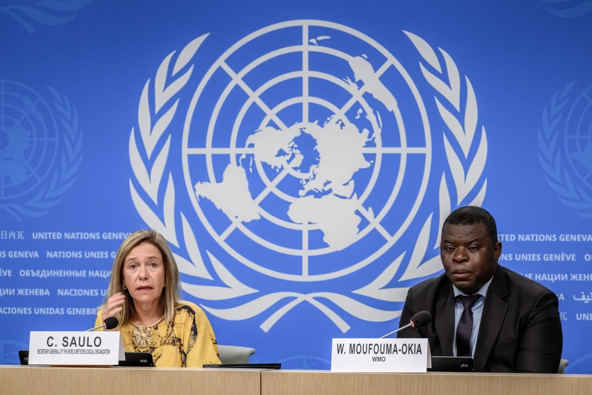 El secretario general de la Organización Meteorológica Mundial (OMM), Celeste Saulo (izq.), y el jefe de la sección de predicción climática de la OMM, Wilfran Moufouma-Okia, participan en una conferencia de prensa sobre la actualización de El Niño, en Ginebra