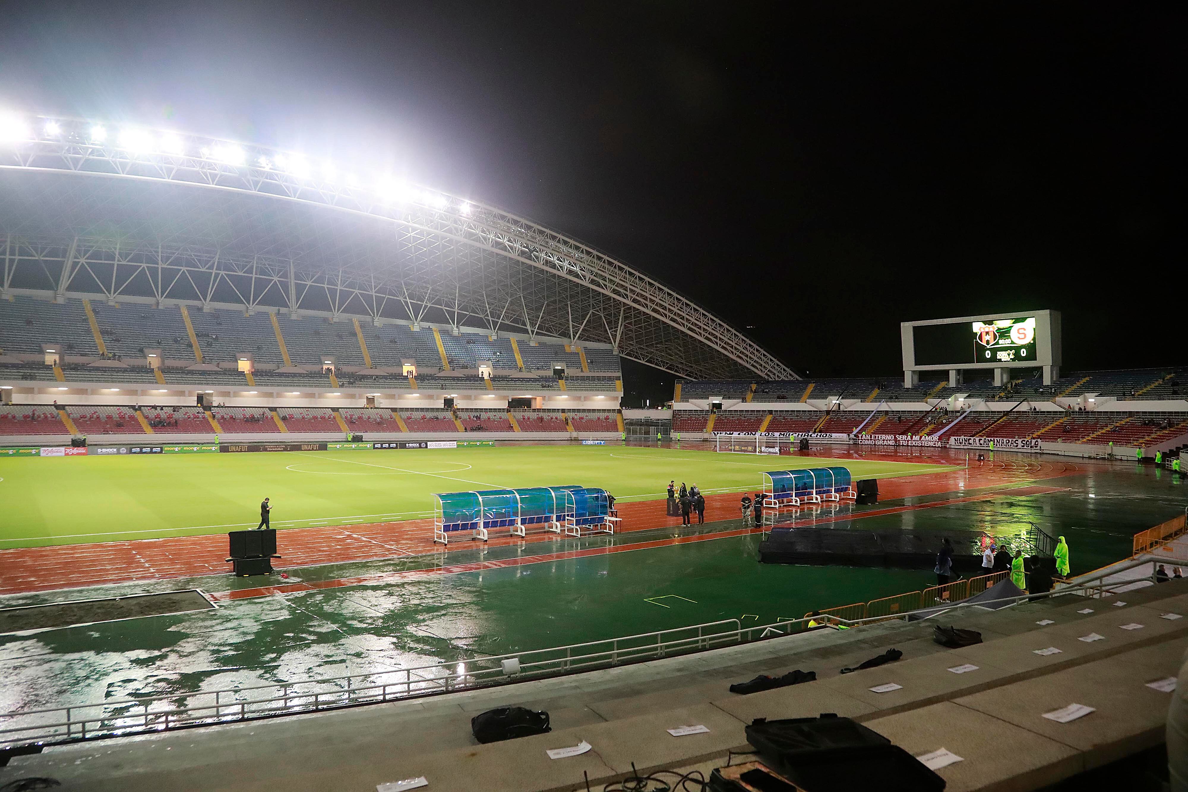 18/11/2023 Estadio Nacional, La Sabana. La Liga Deportiva Alajuelense y el Deportivo Saprissa se enfrentaron este sábado en una nueva edición del Clásico Nacional. Se dio en la final del Torneo de Copa, a estadio casi lleno, con la presencia de las dos aficiones más grandes del país. Suander Zúniga y Freddy Góndola, de Alajuelense.