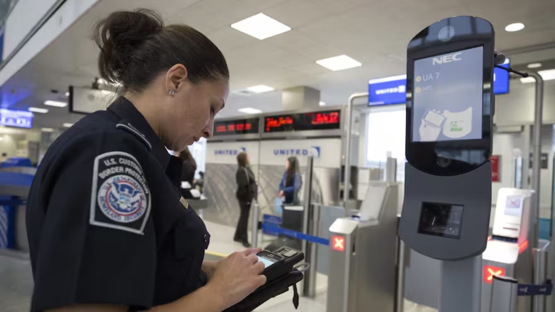 La CBP recopilará fotos de todos los extranjeros, incluidos quienes tengan green card, a partir del 26 de diciembre de 2025