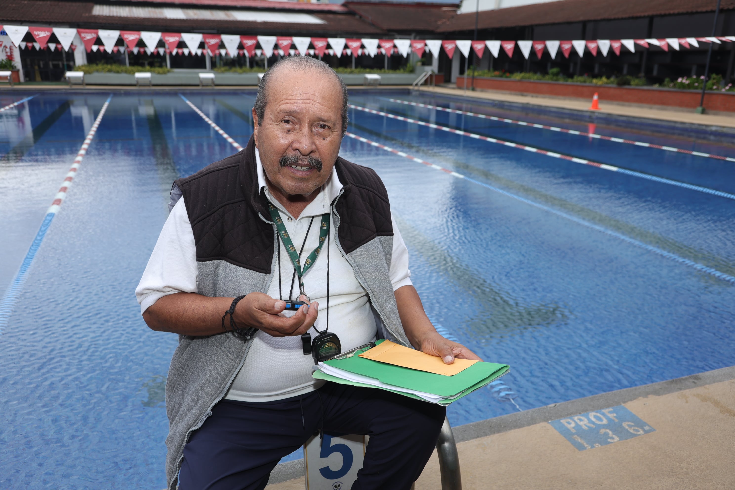 14/07/2025 / Retratos del entrenador de natación Francisco Rivas / MATERIAL EMBARGADO Y EXCLUSIVO DE LA NACION / Foto John Durán