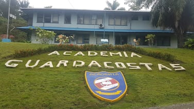 Fiscalía estudia denuncia por traslado de Academia de Guardacostas a 103 kilómetros del mar
