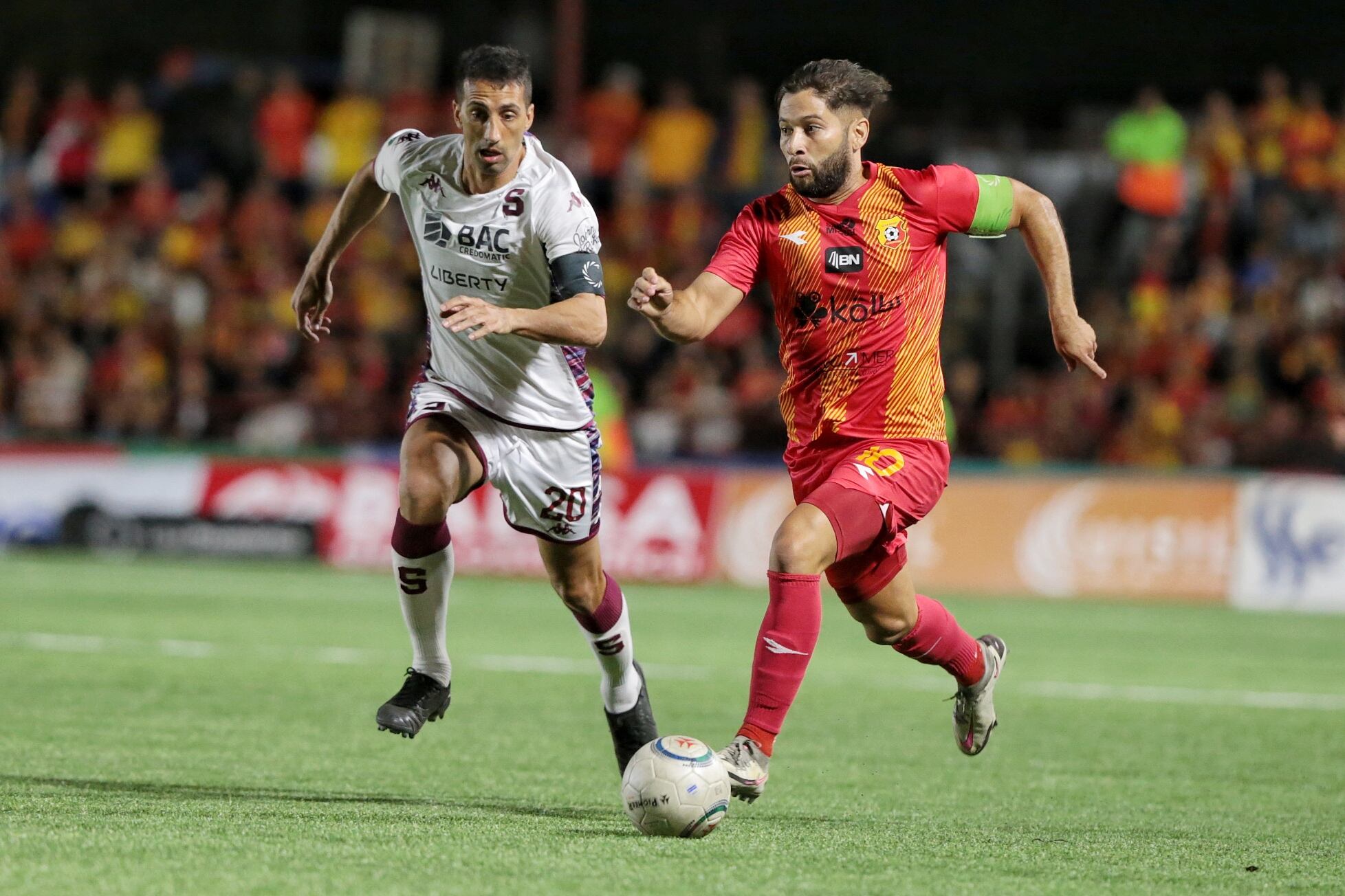 24/01/2024/ Juego entre el Club Sport Herediano vs Deportivo Saprissa por la jornada 4 del torneo clausura de la copa Promerica en el estadio Carlos Alvarado de Santa Bárbara de Heredia / Foto John Durán