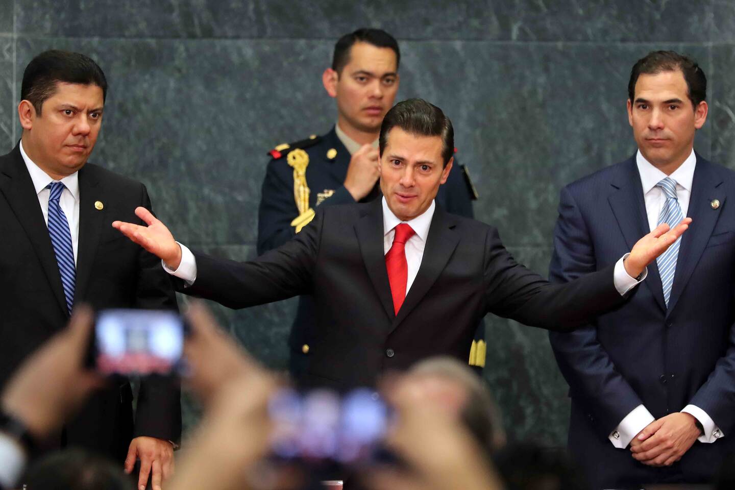 Peña anunció la cancelación en su cuenta de Twitter.