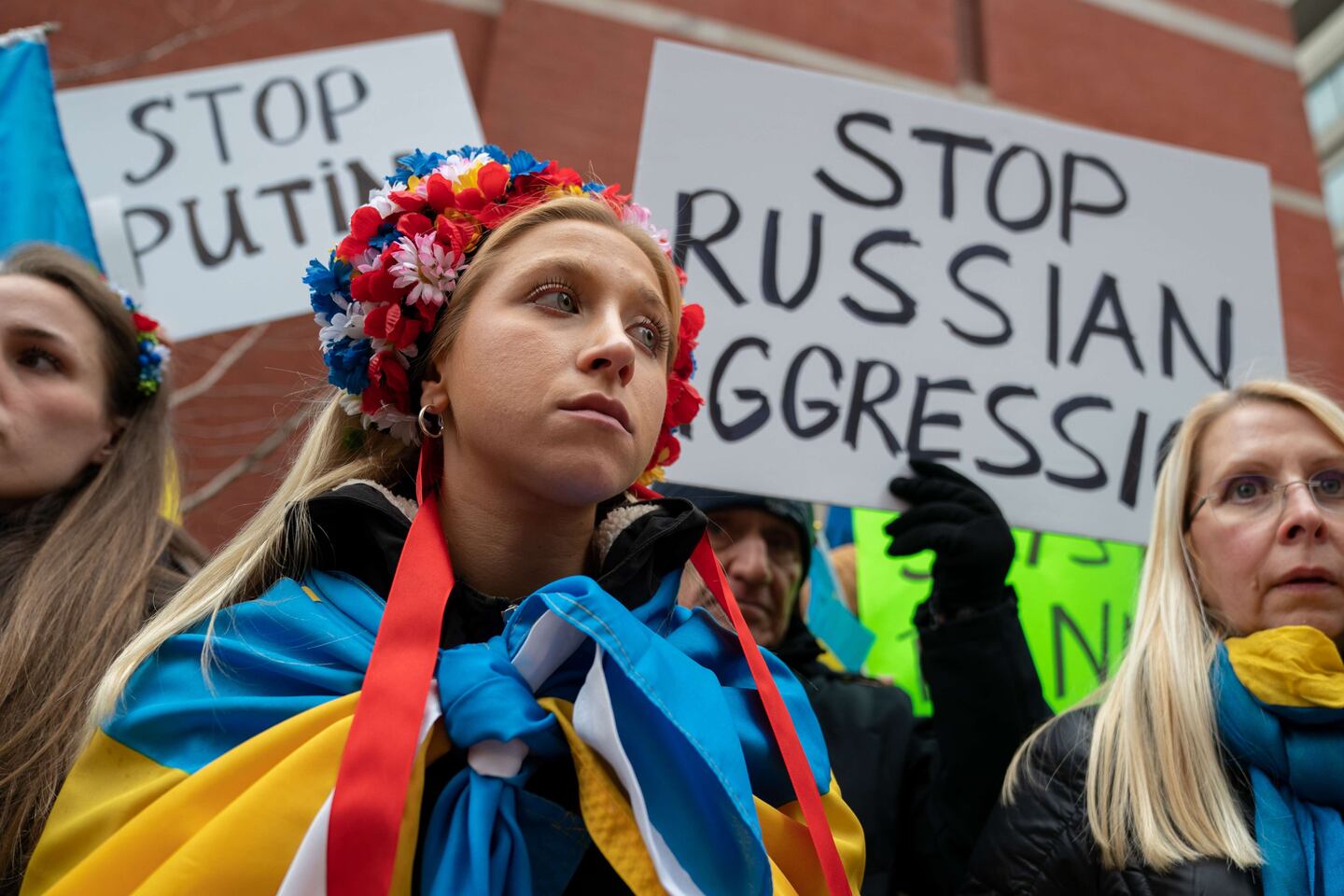 Miles de personas salen a las calles para pedir a Putin que detenga la ...