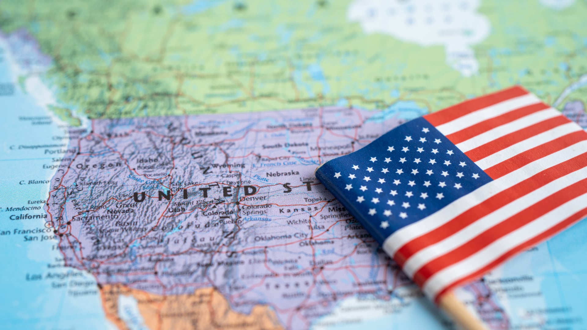Estados Unidos enfrenta un deterioro en varios indicadores relacionados con la salud de su democracia, según un informe de IDEA.