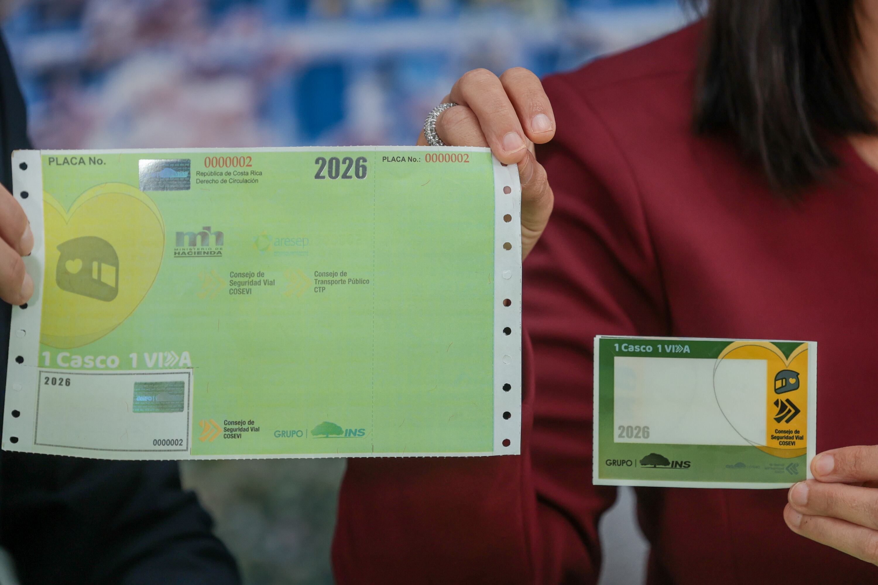03/11/2025, San José, INS, Oficinas Centrales, conferencia de prensa para la presentación del comienzo del cobro del Marchamo 2026. En la fotografía Rudolf Luke ministro de Hacienda, Gabriela Chacón presidenta ejecutiva del INS y Sidney Viales jefe de la dirección de seguros obligatorios.