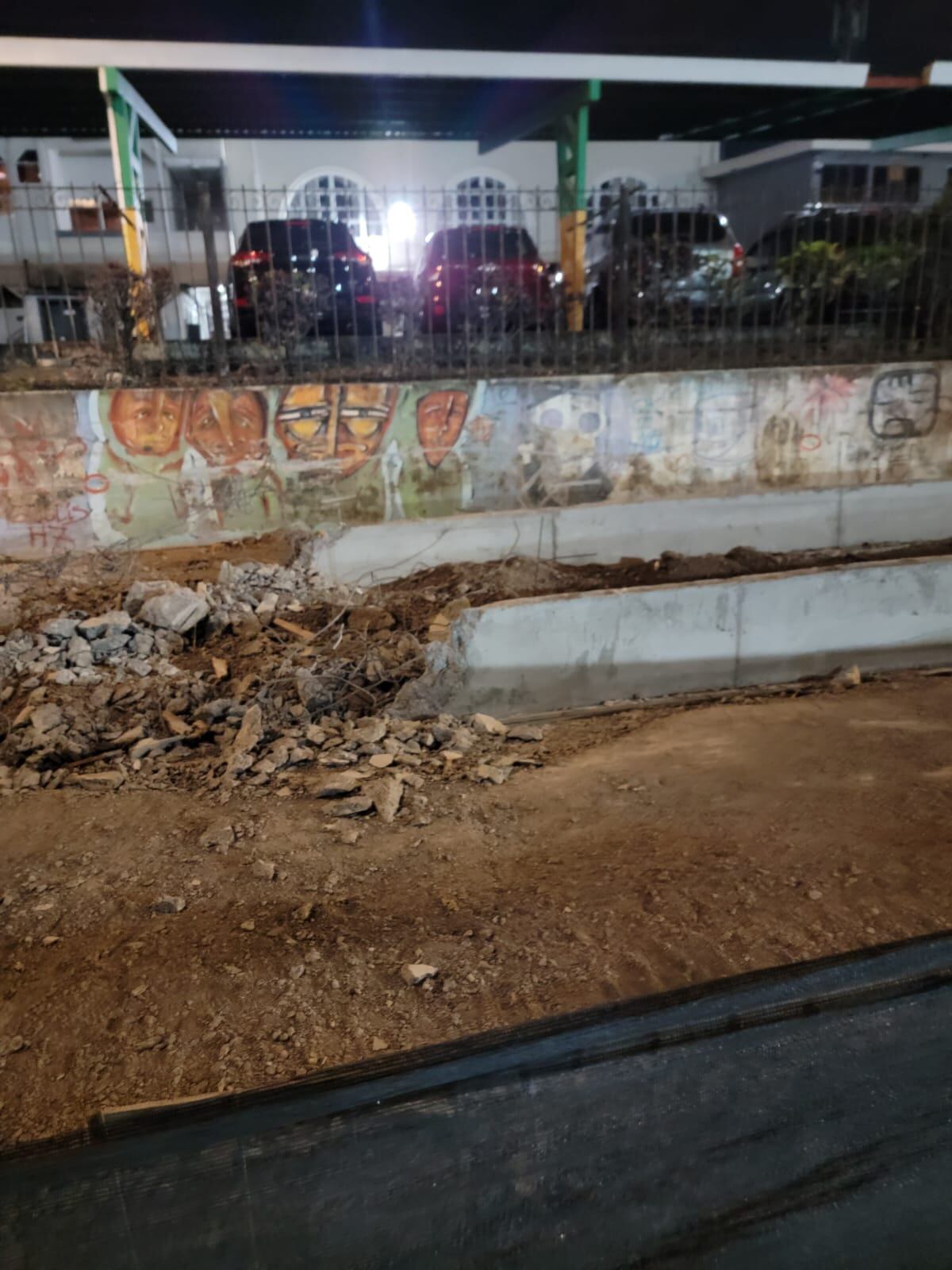 Estas jardineras han sido contruidas y demolidas hasta en tres ocasiones durante la ampliación del bulevar.