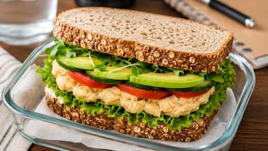 5 sándwiches altos en proteína que facilitan los almuerzos de la semana laboral