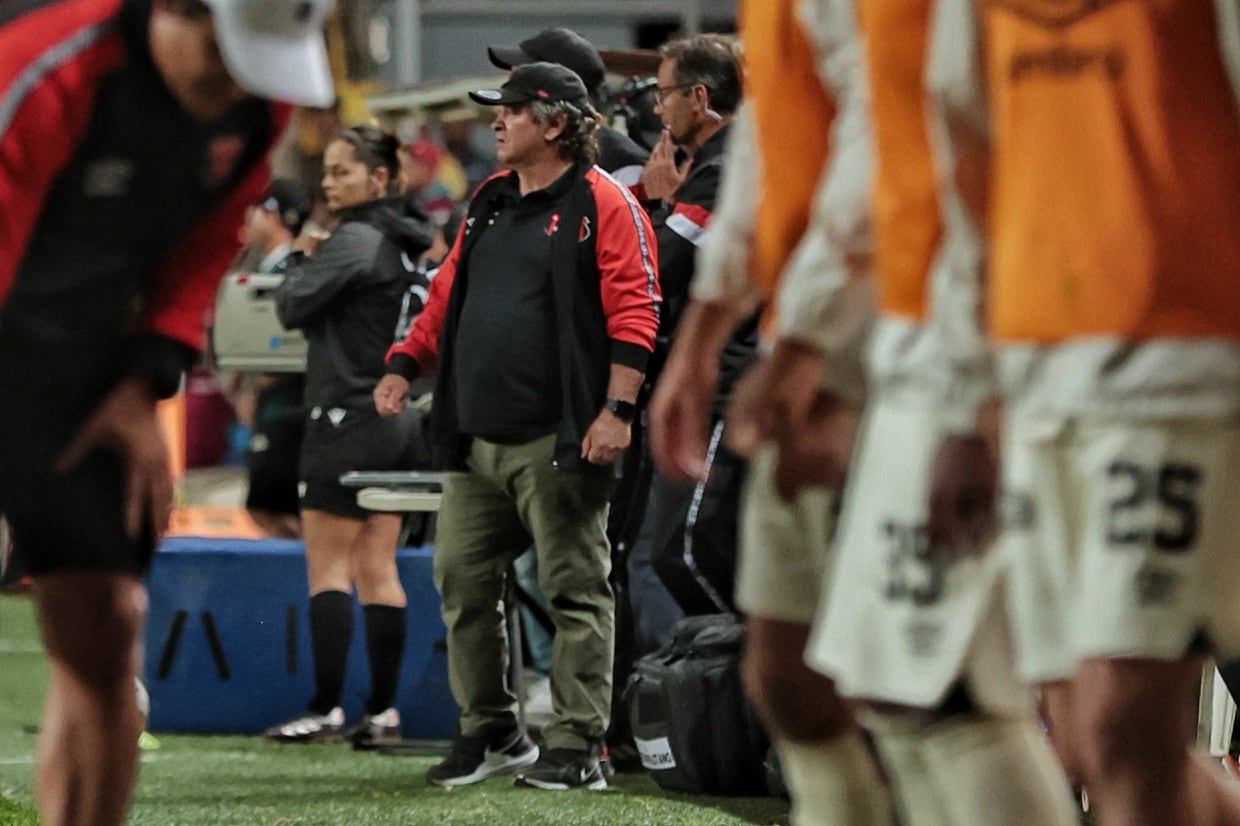 17/12/2025 / partido de ida entre Deportivo Saprissa vs Liga Deportiva Alajuelense por el partido de ida de la final del Torneo apertura de la Liga Promerica 2025 en el estadio Ricardo Saprissa / foto John Durán
