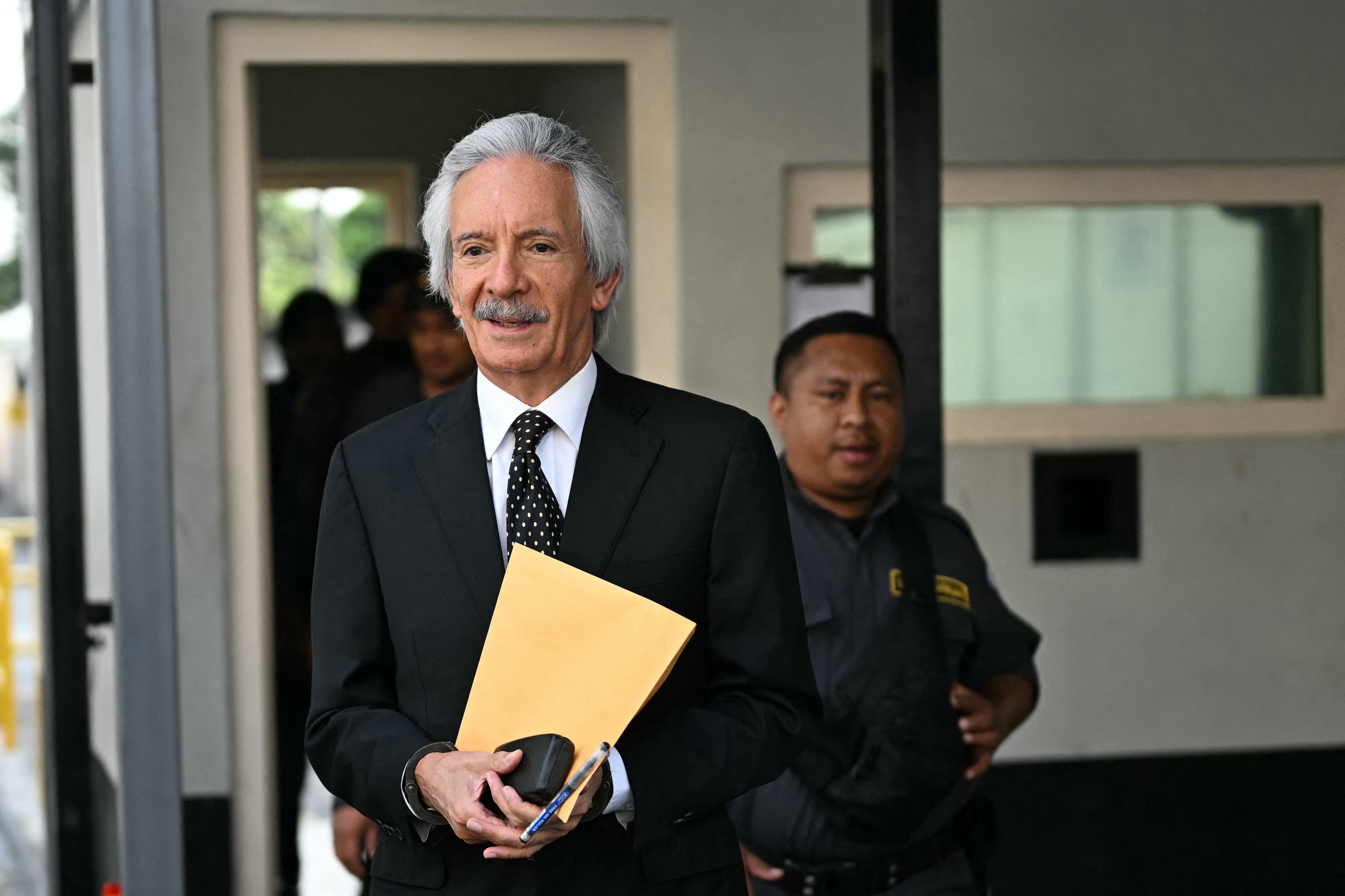 La Fundación Gabo de Colombia anunció que otorgará el Premio Gabo 2024 a José Rubén Zamora por su destacado trabajo profesional durante más de tres décadas.