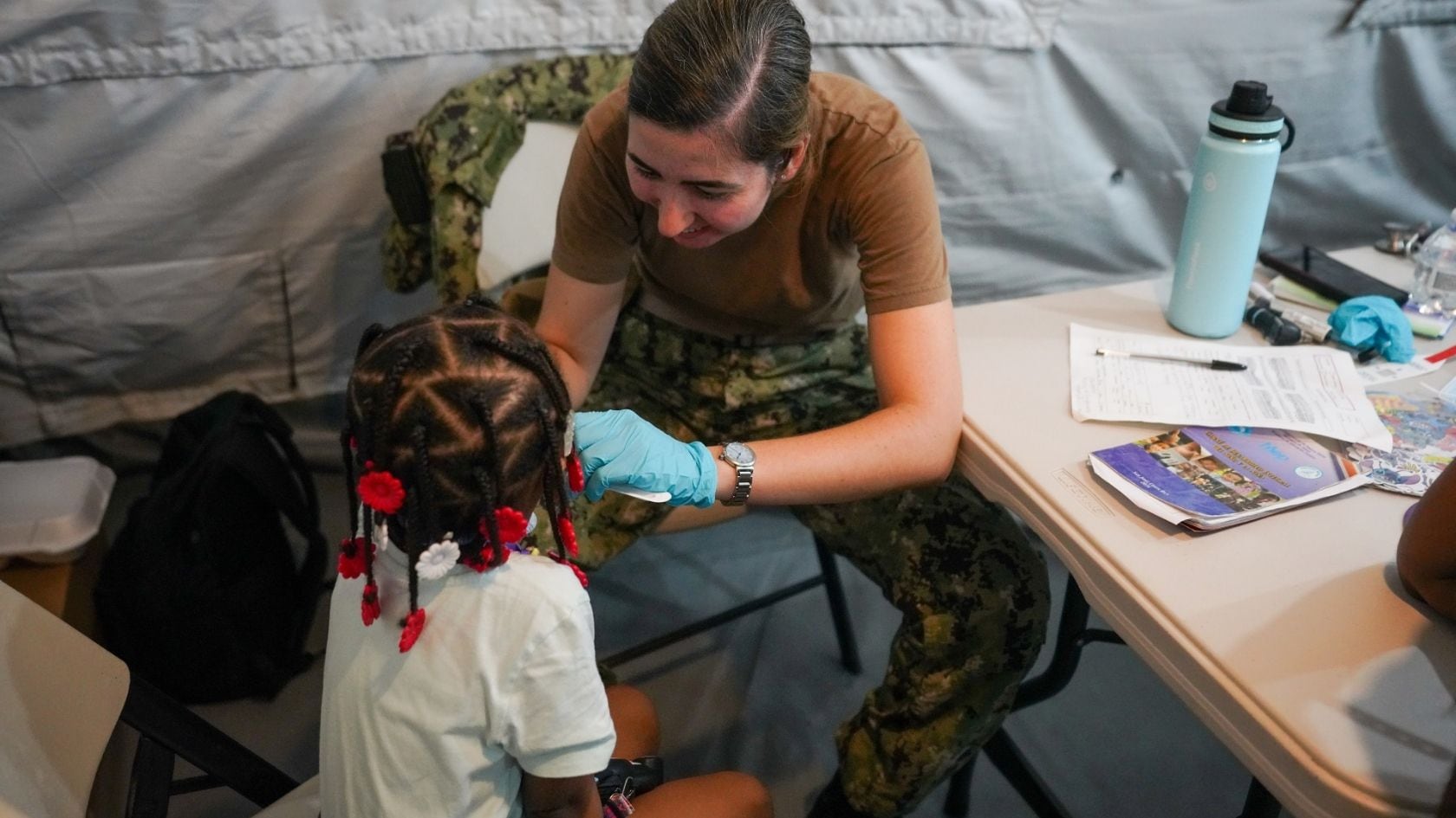 El USNS Comfort brindó atención médica y quirúrgica a más de 1.500 personas en Limón en una jornada coordinada con el gobierno de Costa Rica.