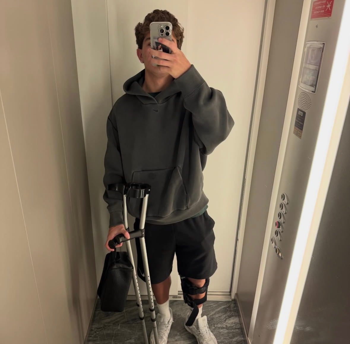 Brandon Aguilera mostró una foto de cómo se encuentra, tras la lesión.