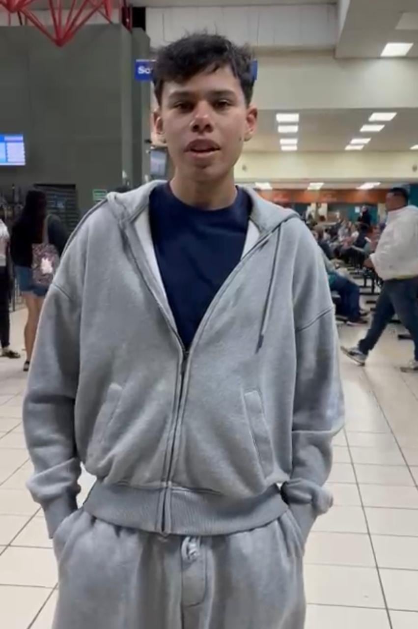 Sebastián Varela acudió al Tribunal Supremo de Elecciones por su cédula, justo el día que cumple 18 años durante las elecciones 2026.