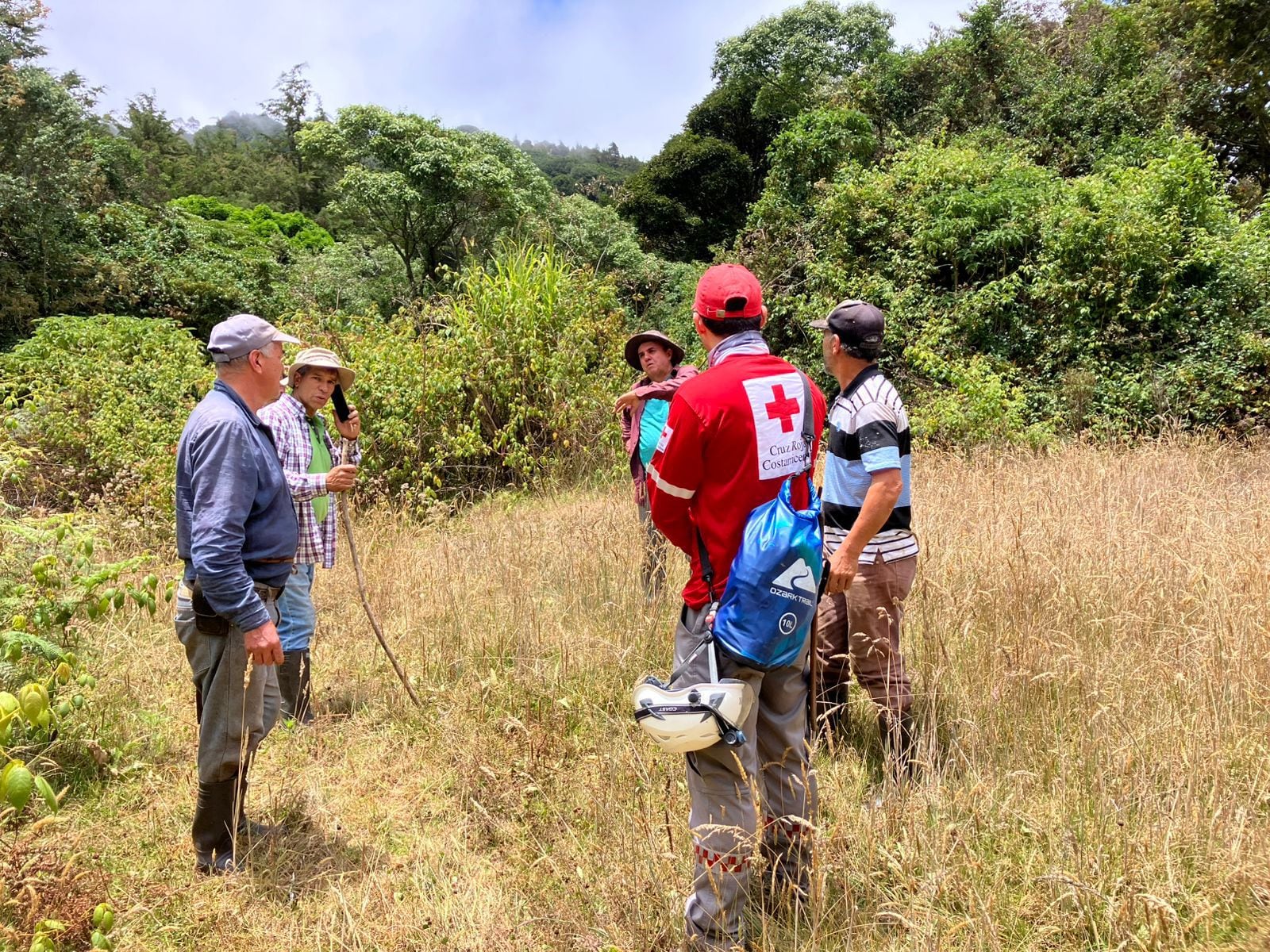 Cruz Roja busca a menor desaparecido en Dota.