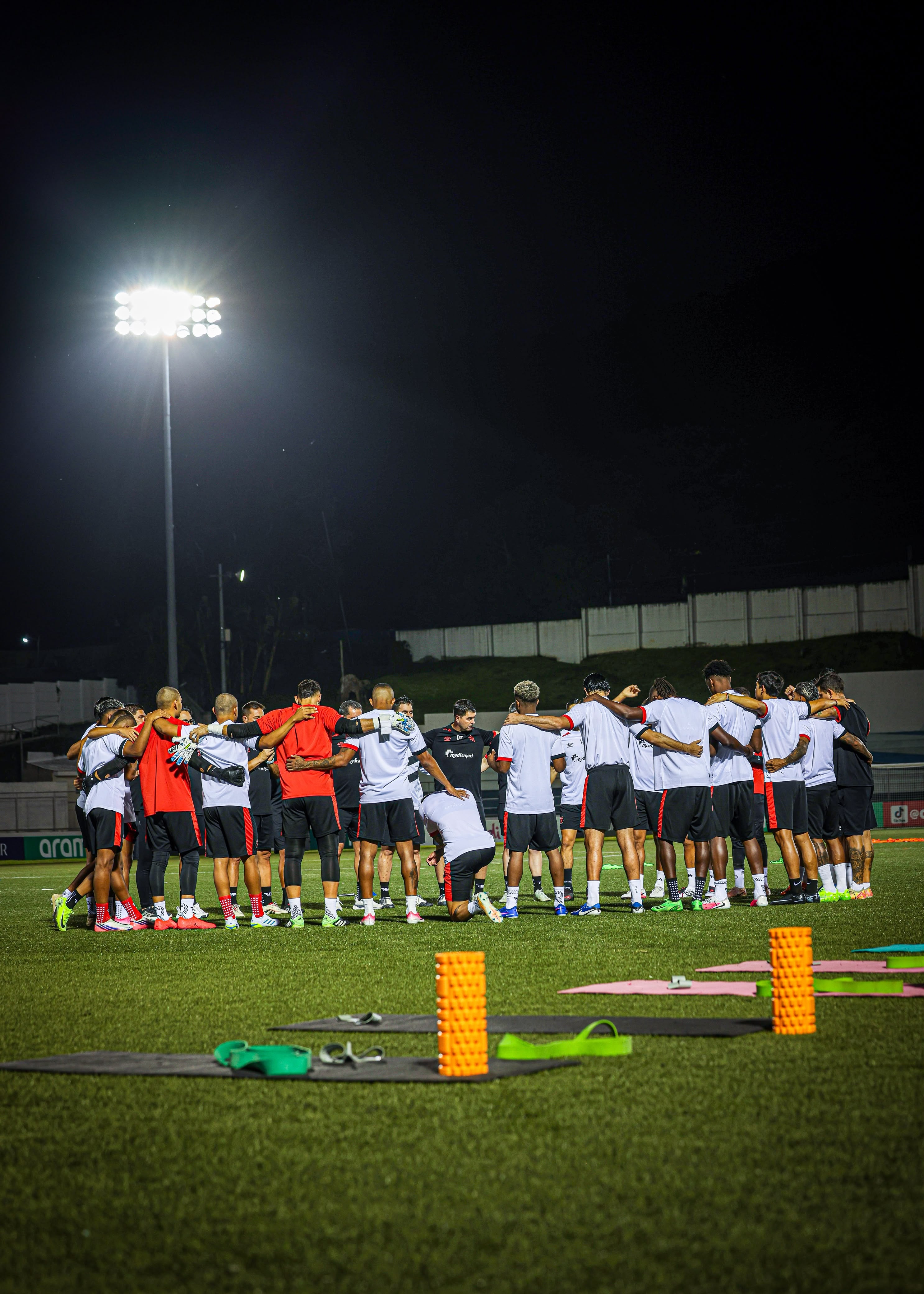 Liga Deportiva Alajuelense reconoció la gramilla del Estadio Nacional Las Delicias, en Santa Tecla, donde este 20 de agosto jugará contra Luis Ángel Firpo.