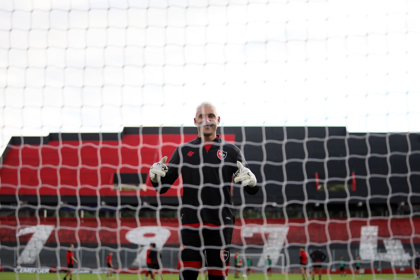 Keylor Navas en un entrenamiento en el estadio Marcelo Bielsa de Newell's.
