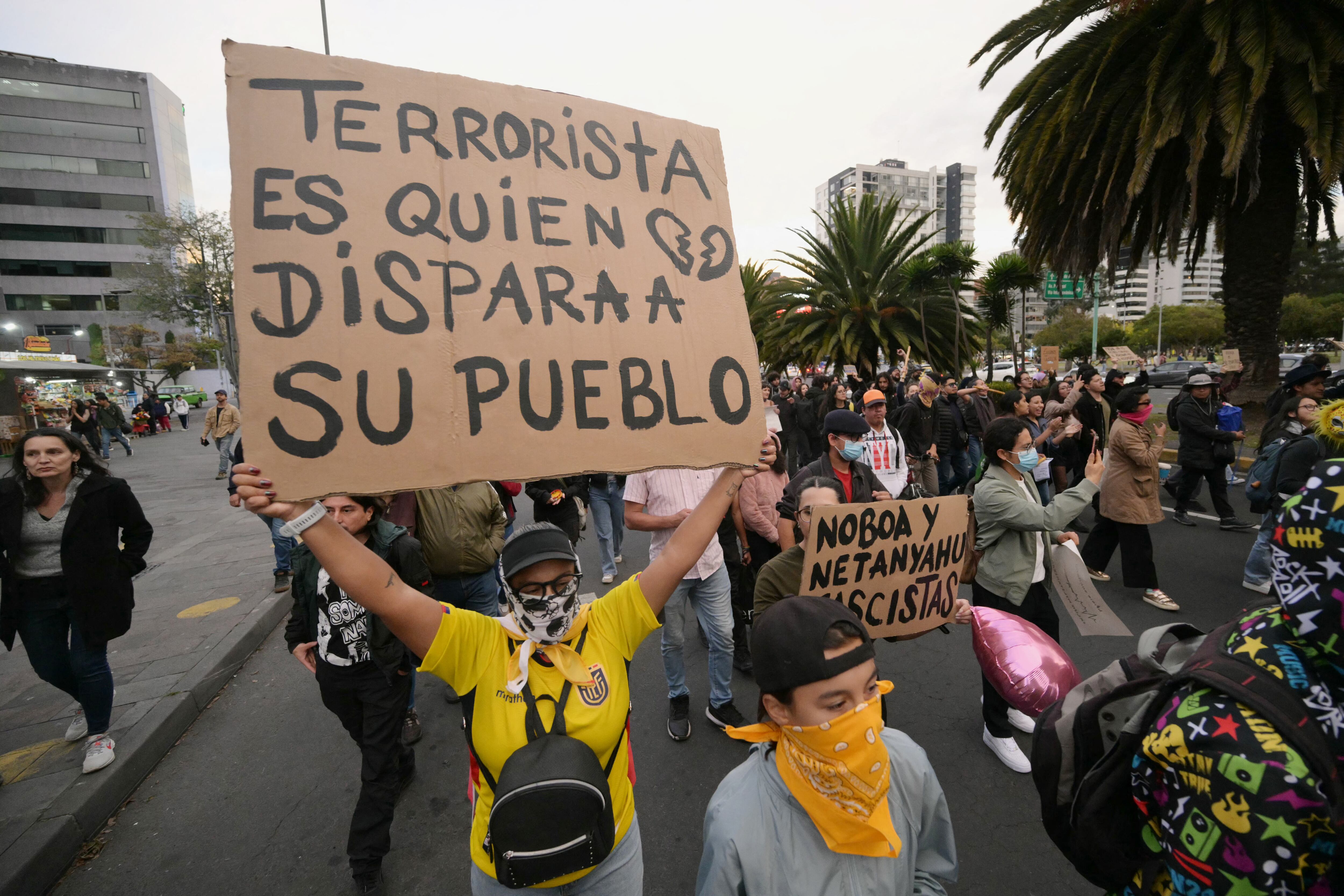 Protesta antigubernamental en apoyo al paro nacional convocado por la CONAIE (la mayor organización indígena de Ecuador) en Quito el 2 de octubre de 2025.